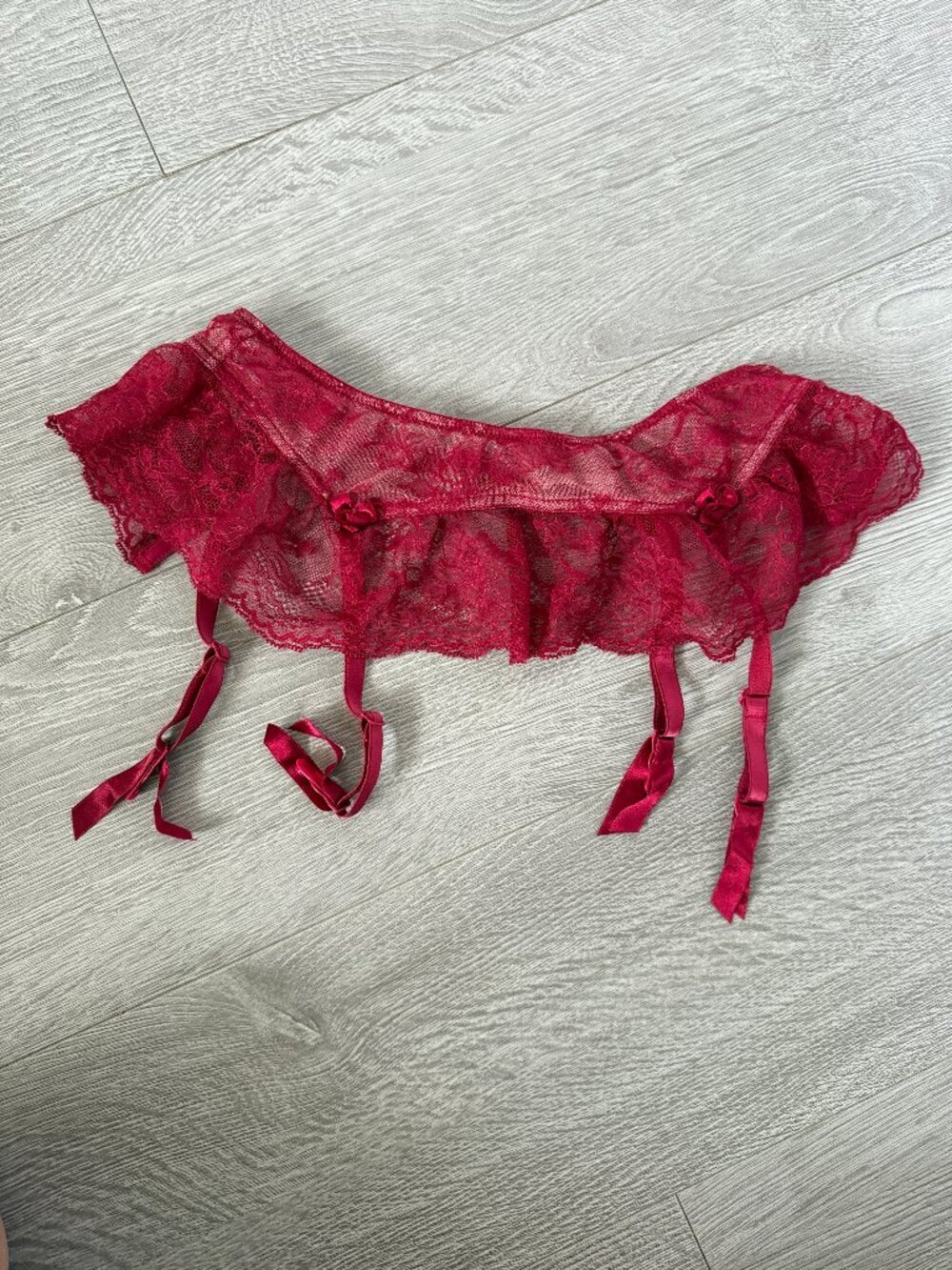 Victoria’s Secret Red Lace Garter Belt Size Small Sheer Floral Lingerie
